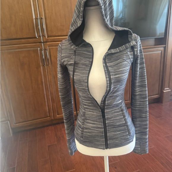 Lululemon Defined Hoodie - Picture 8 of 16